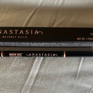 Anastasia Beverly Hills Brow Pencil in Dark Brown